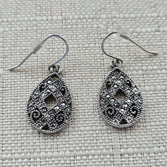 Women Earrings Silver Tone Fashion Ear Jewelry Leaf Shape New - Picture 1 of 9